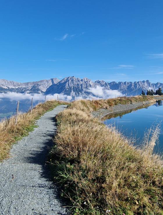 Bergsee in Scheffau am Wilden Kaiser mit Aussicht