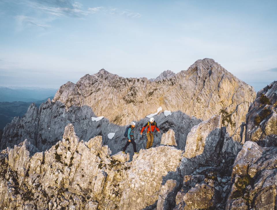 Personen bei einer Gipfeltour am Wilden Kaiser